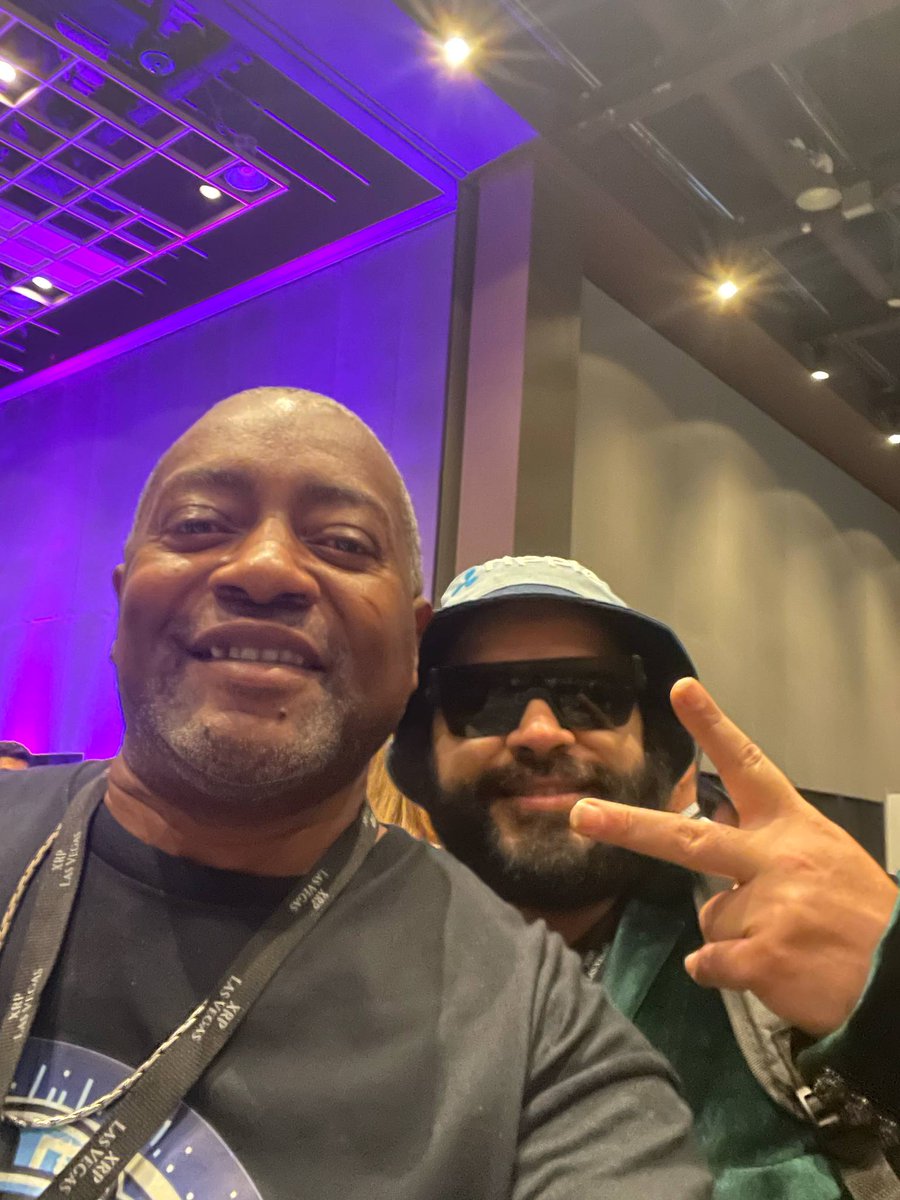 cryptobro9k's tweet photo. #OGcryptofunk #inthesecryptostreets with @XRPBags https://t.co/qAeg3fHOZH