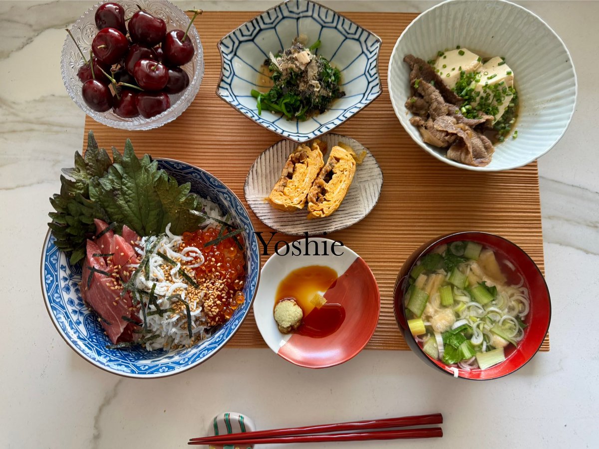 yossiek's tweet photo. #朝食
#海鮮丼 https://t.co/0fKHFFXt1B