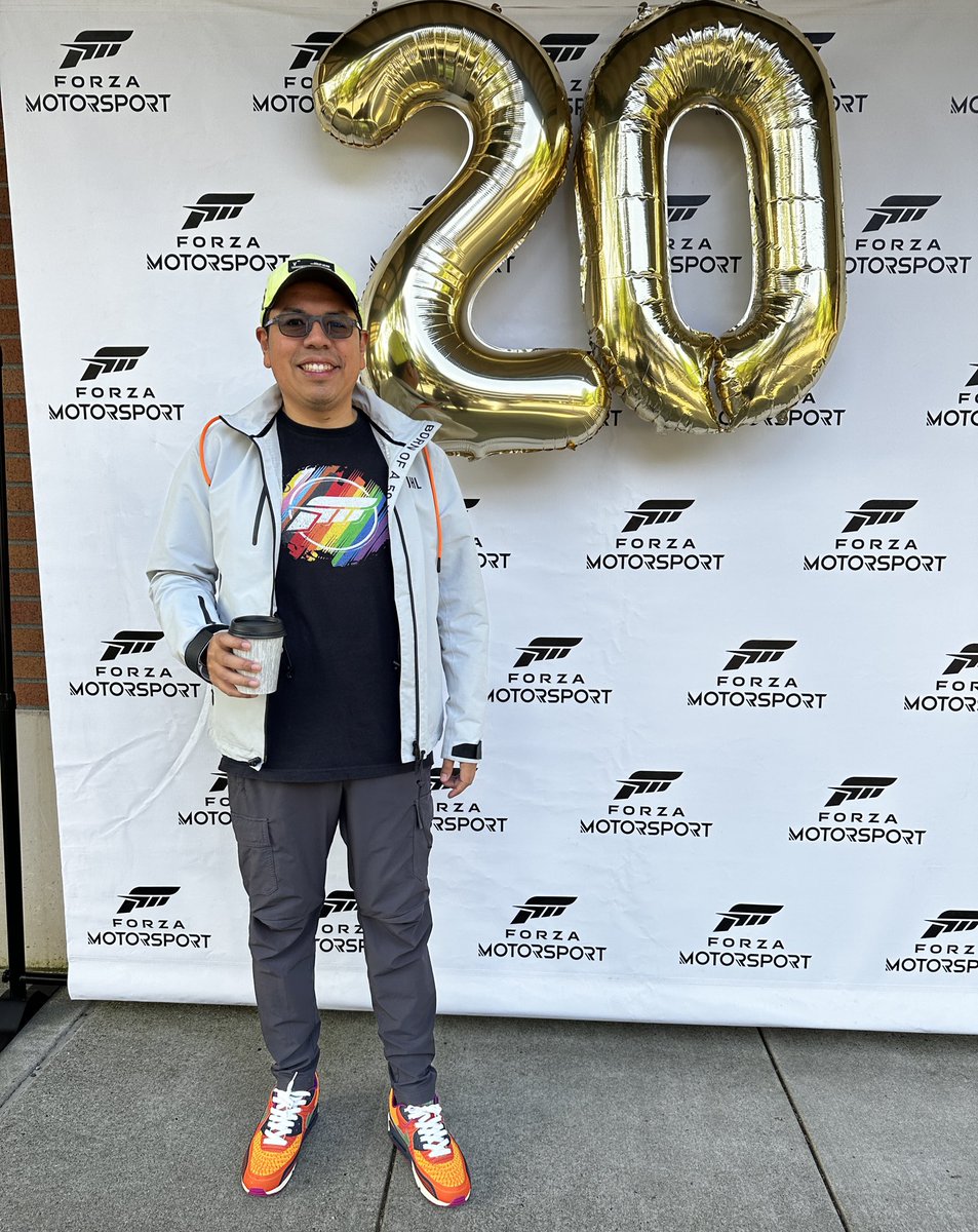 angelmexluis's tweet photo. We’re still celebrating #ForzaMotorsport 20th anniversary! Including my parents, visiting from #Mexico!! We had a blast this morning at #exoticsatRTC car show! #20YearsOfForza
#mexican #gamedev #xbox #family #familia #vuhl #nissangtr #ferrari #enzo https://t.co/fVMye3Q5KG