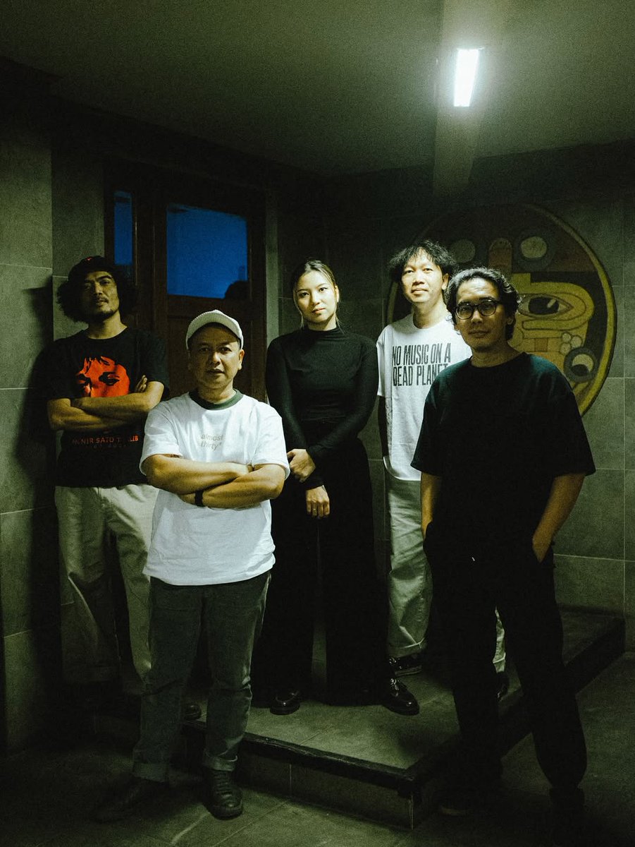 Danilla stuns in new photo with Efek Rumah Kaca.