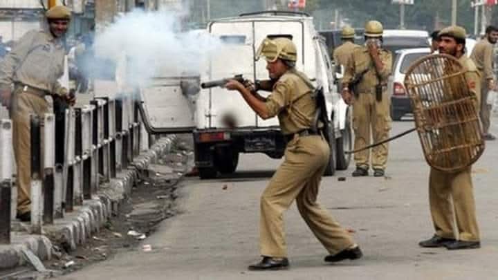 #Grave_HR_Situation_In_IIOJK
    ⭕ Every day killings, torture &amp; arrests amply prove that India disregards #Kashmiris’ every right
    ⭕ Presence of nearly one million Indian troops has made #IIOJK as the most militarized zone in the world