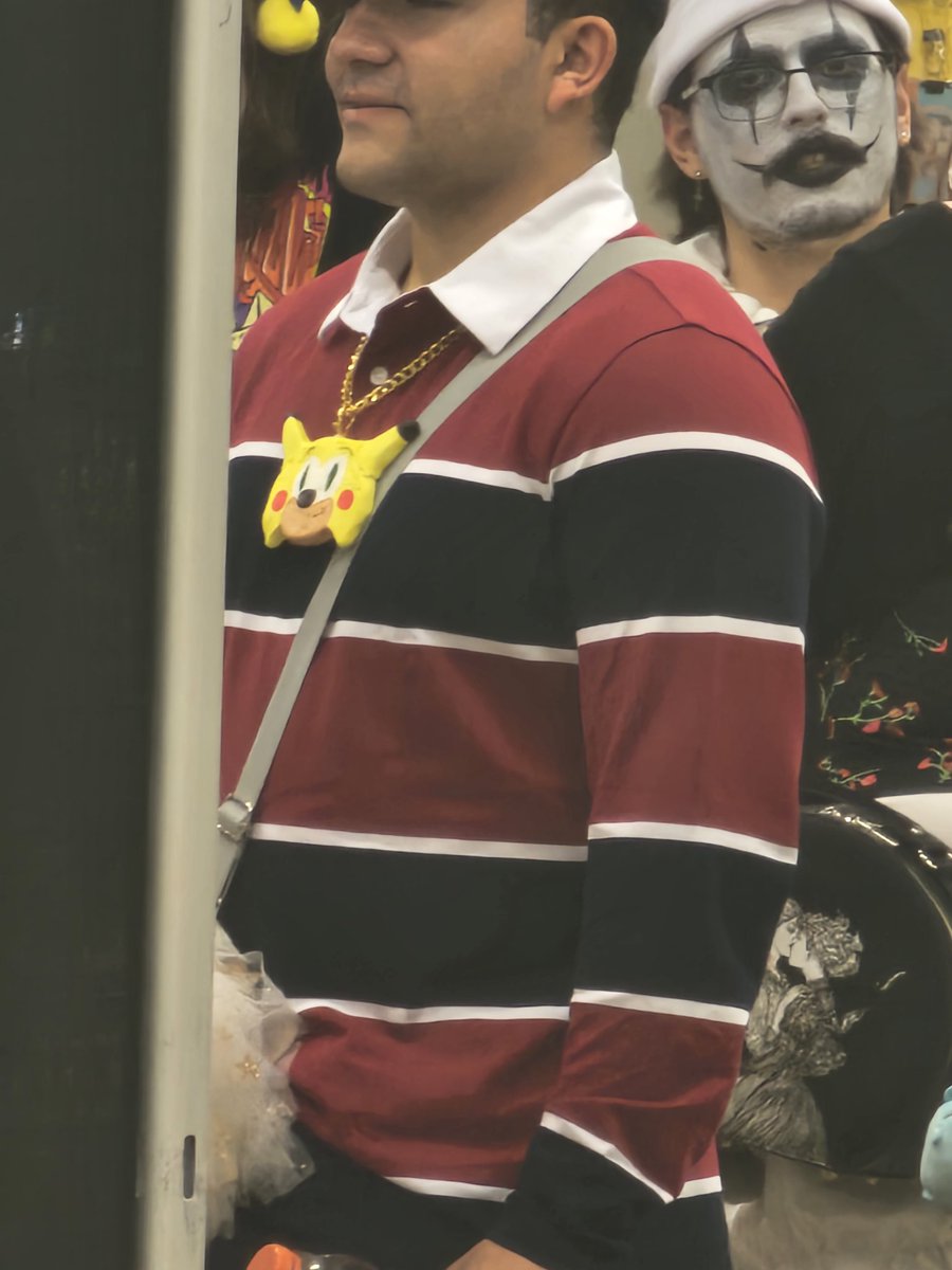 Not a Chrischan cosplayer at the Oddities Expo 😭