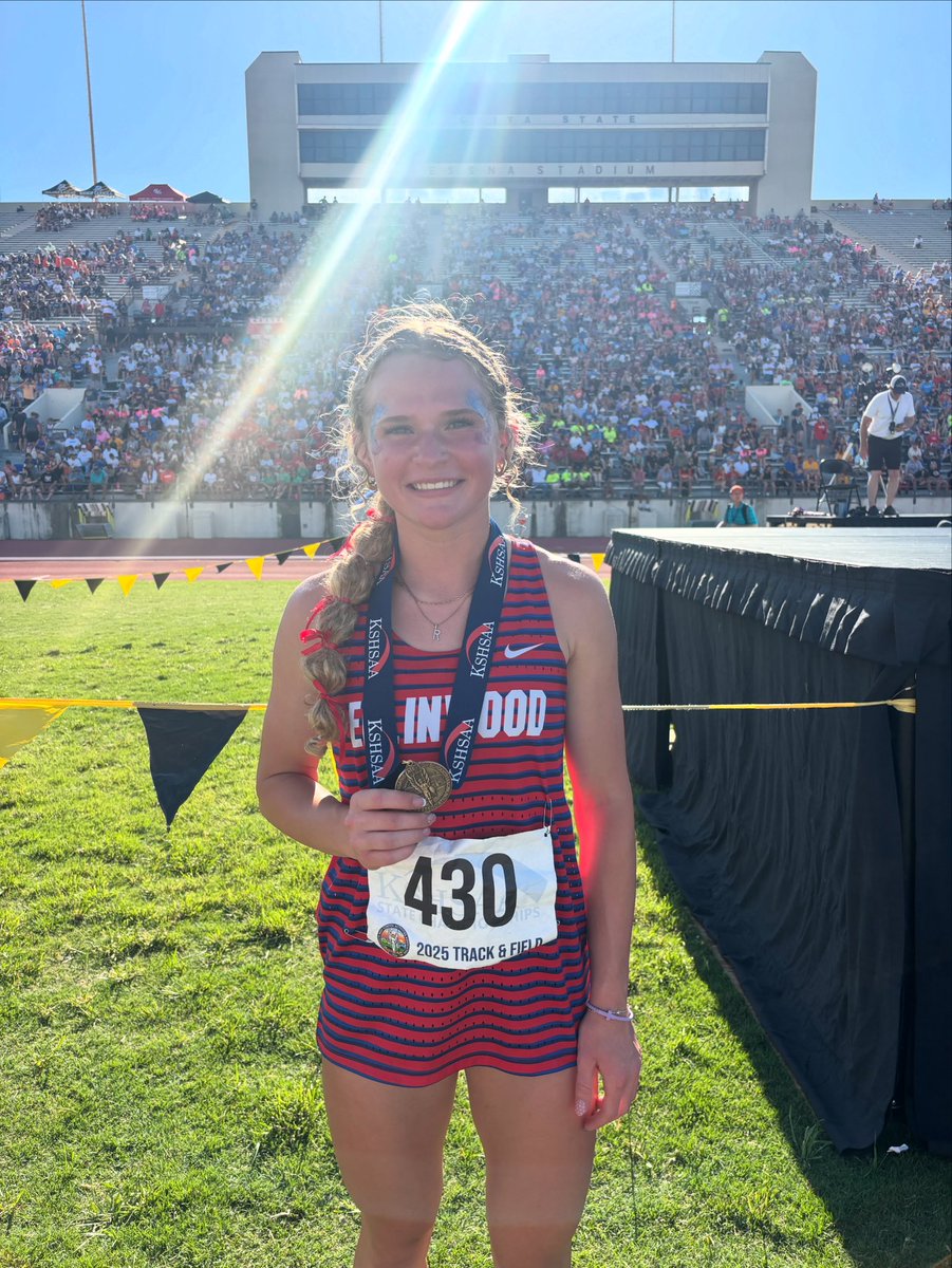 2A girls 200m state champion 🥇

Reagan Wirtz of Ellinwood runs a new state meet record of 24.98 to win it. Wirtz is just a freshman and has won long jump, 100m, and now 200m this weekend 🤯 #sportsinkansas