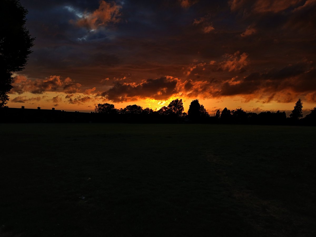 im_notghost's tweet photo. Aren't sunsets beautiful? ✨️ https://t.co/8yJtZ6xiQl