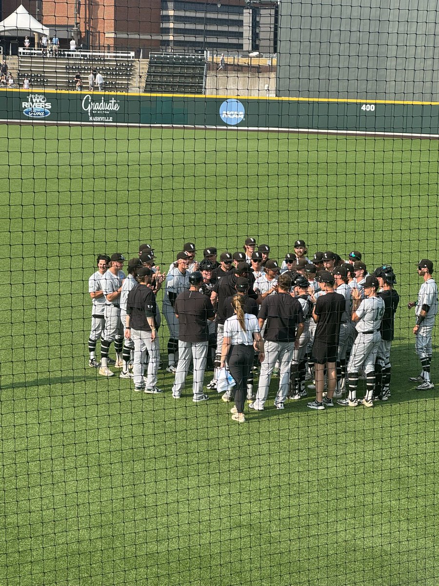 BaseballArrows's tweet image. 2024 Tecumseh grad Noah Cassell enjoying some NCAA Regional baseball.