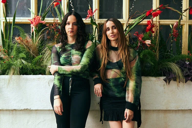 Zahara y Ximena Sariñana lanzan “<3CDMX”: una oda sonora entre dos continentes radiofenix.cl/272/zahara-y-x…