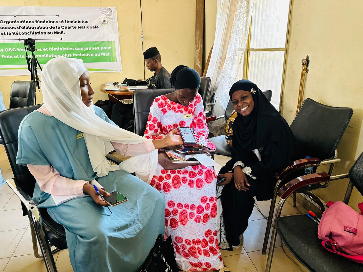 AAFEDEM1's tweet photo. Placé sous le thème < mobilisation des organisations féminines et féministes des jeunes autour de l’élaboration de la charte nationale de la paix et de la réconciliation > organisée par @AjfddMali que nous avons répondu présent du 29 et 30 Mai à la maison de la femme et l’enfant https://t.co/AdwbD4JLwN