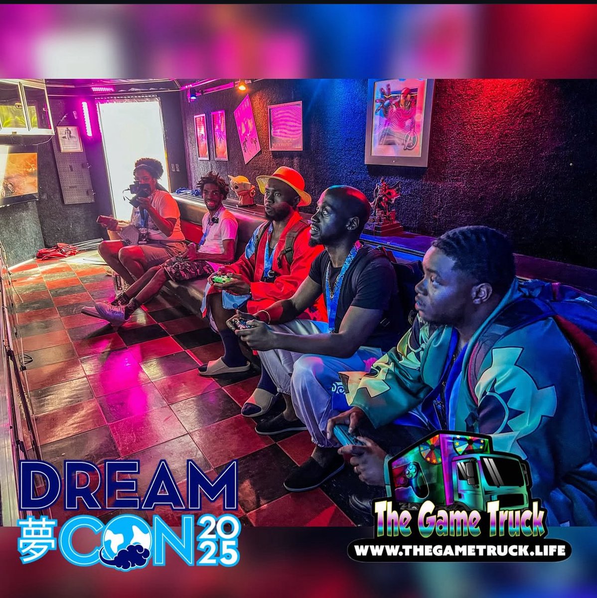 Locked in for real with the dawgs! Too much fun this weekend #DreamCon2025 

<a href="/KingEcho_/">kingecho.eth</a> 
<a href="/Gray_Clone/">Shawn</a>