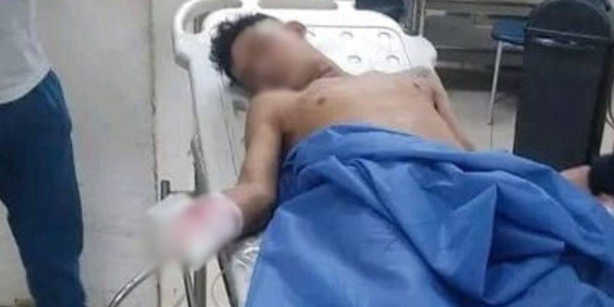Cuando la maldad se revierte. La Policía capturó en una casa de Salud al extorsionador que perdió su mano al detonar un artefacto explosivo en un local comercial del centro de #Guayaquil, la noche del viernes 30 de mayo. El detenido tiene 21 años y antecedentes penales. El ataque