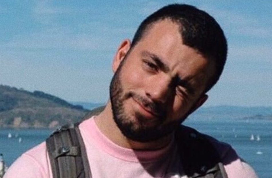 Ahmet Yıldız, eşcinsel olduğu için babası tarafından katledildi. 17 yıldır, 41 duruşmada da adalet bulunamadı. Sonraki duruşma ise 25 Aralık 2025'e ertelendi. Ahmet'i unutma, unutturma!