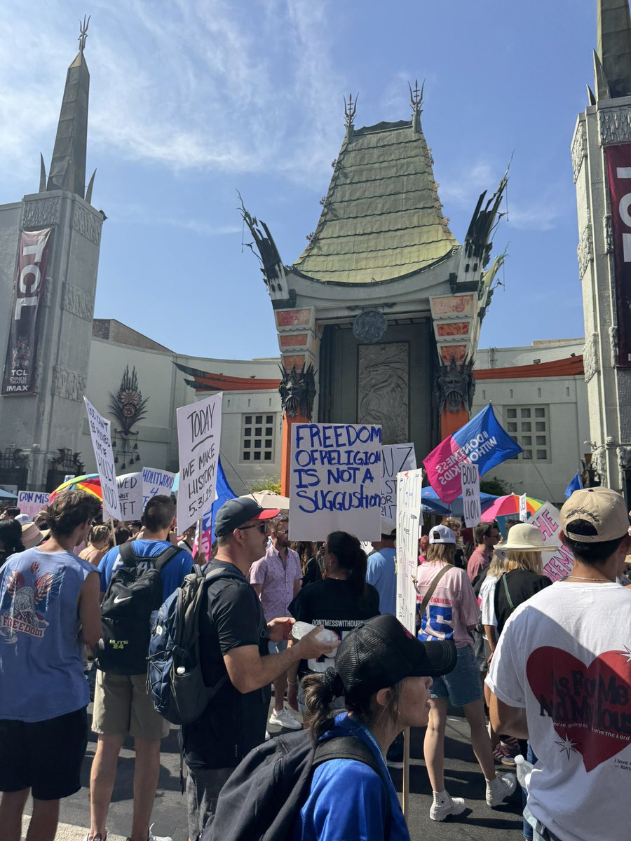 bunnipounds's tweet photo. The church is out of the building on Hollywood Blvd. #maydayusa #maydayusatour #dontmesswithourkids #christiansengaged #prayvoteengage https://t.co/7EhxgiKsnK