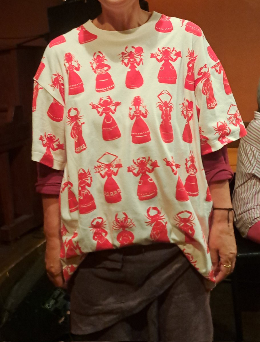 5月31日(土) わからん屋 II
ふちがみとふなと
月一ワンマン

連日のふちがみとふなと
わからん屋の2人は特別！

船戸さんは掘り出し物《101回目のプロポーズ》私はニヒル牛Tシャツ展から届いたばかりの氷国青年団《えびかにレストラン》でTシャツ合戦😆