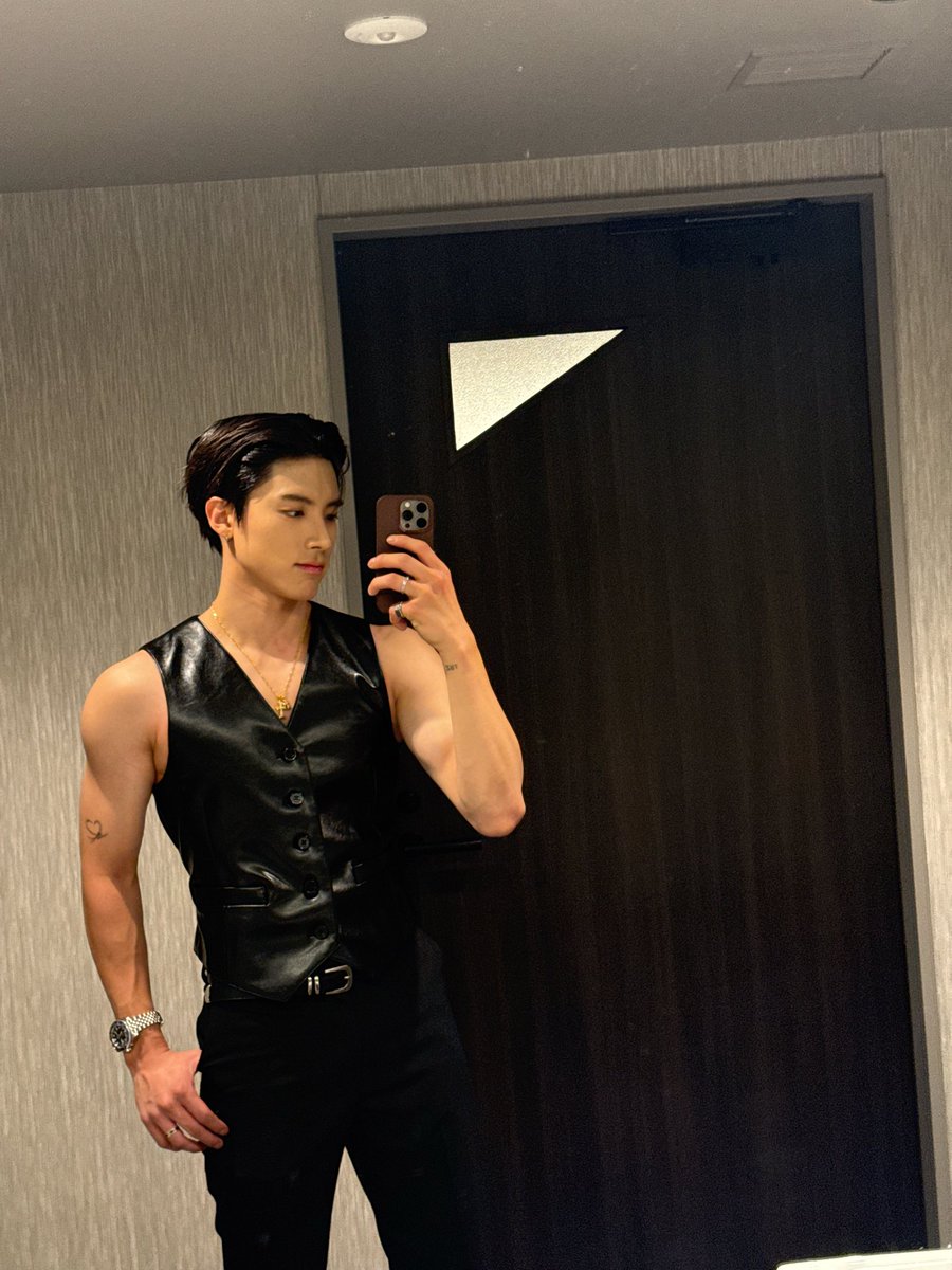 SOHNS0URCE's tweet photo. OMG ERIC??? https://t.co/sW03iCn6m7