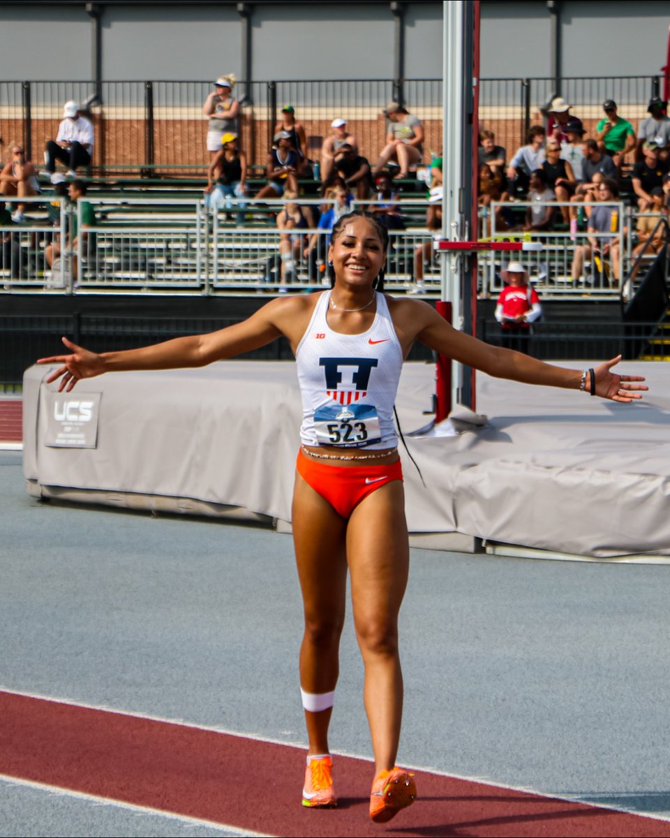 The women's 4x100m runs a SCHOOL RECORD 43.35 to punch their ticket to the NCAA Outdoor Championships!

#WhyNotILL I <a href="/heyzaria/">Z</a>