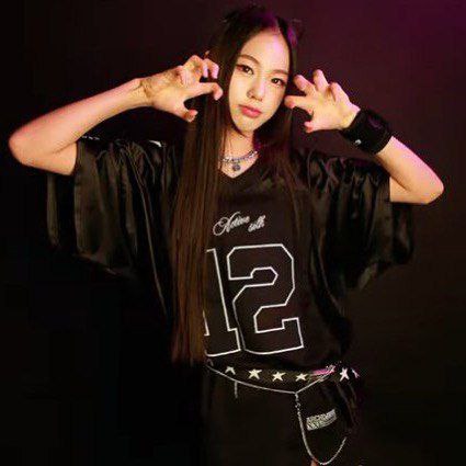 SourceNewGg's tweet photo. JUNG JIA 🇰🇷 2011

Frequentou a Def Dance Skool Academy

Passou nas audições e virou trainee da Source Music em 2023. https://t.co/nIqOQRhkqL