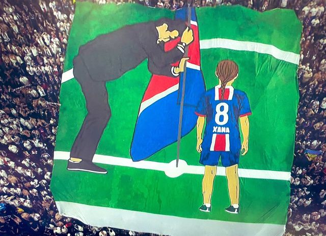 🔴 Le tifo des fans du PSG pour la fille de Luis Enrique ❤️

#TeamPSG #PSGINT