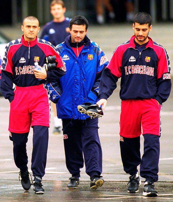 SolomonGrin's tweet image. Don’t think people realise how iconic this picture is of Enrique, Mourinho and Pep Guardiola is 
The very best, all treble winners 🏆🏆🏆
