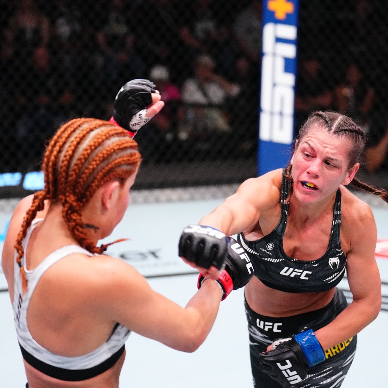 UFCNews's tweet photo. #UFCVegas107 Official Result: Alice Ardelean (30-27, 29-28, 29-28 | @ArdeleanAlice) defeats Rayanne Dos Santos via Unanimous Decision.

Complete Prelim Results ➡️ https://t.co/B9WQmgkdl7