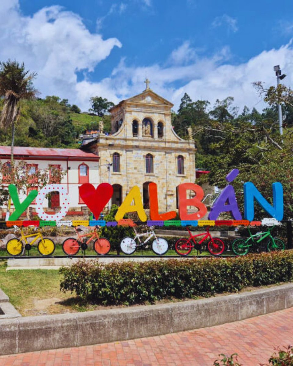 SoySney's tweet photo. 📍 Albán, Cundinamarca
Conocido como “La Sierra del Agua Viva”
💧 Su nombre proviene en honor al General Carlos Albán, pero originalmente se llamó “Agualarga” 

📖 Breve historia:  En 1996, el Decreto 746 declaró como monumentos nacionales las estaciones de ferrocarril de Albán. https://t.co/OecyJ8Ch9c