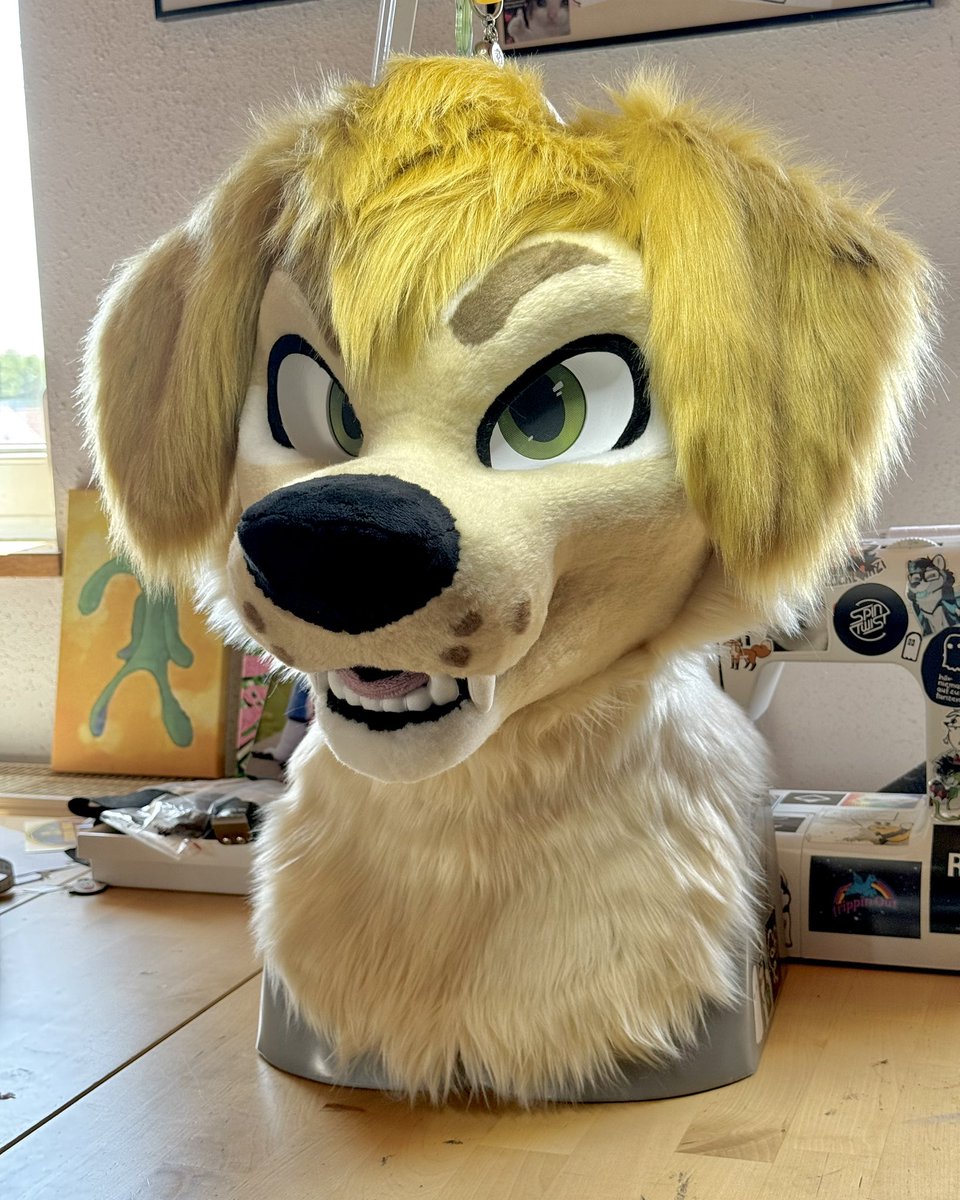 Fezzle the Goldie 🦮 is finally finished (almost). 
I didn’t really have time to take proper pictures since I sent him on his way super quickly but I hope you guys still enjoy him! 🩵