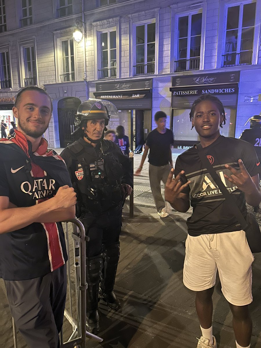 Klz__243's tweet photo. Merci pour tout psg #PSG2025 https://t.co/rzQNjxAcfk