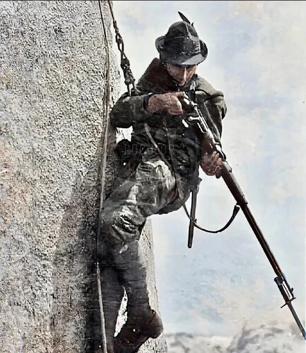 Italian Alpine shooter , 1916.