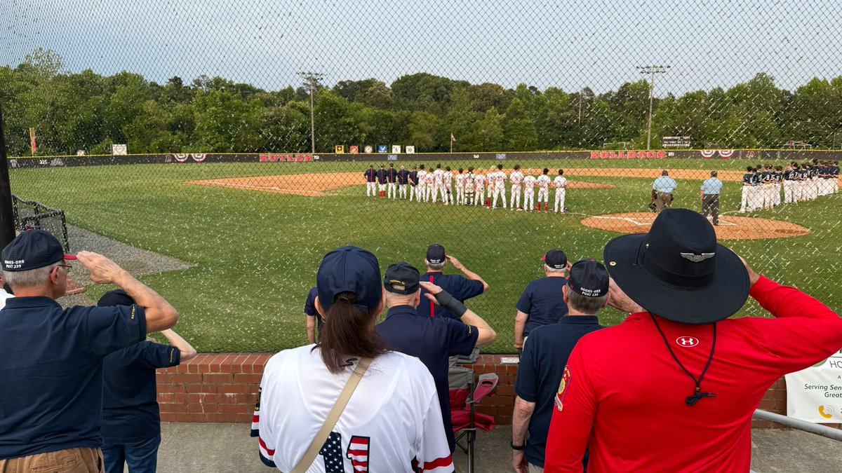 Awesome to see those that served continue to serve their team!  ❤️🤍💙