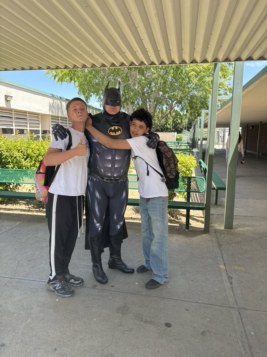 MustangsPHMS's tweet image. We had a great Field Day this week to celebrate our #PHMSMustangsPRIDE! 💚🐎 Grateful that @Batman was there to keep peace and order, and @KONAICE kept us cool in the heat! @MtDiabloUSD