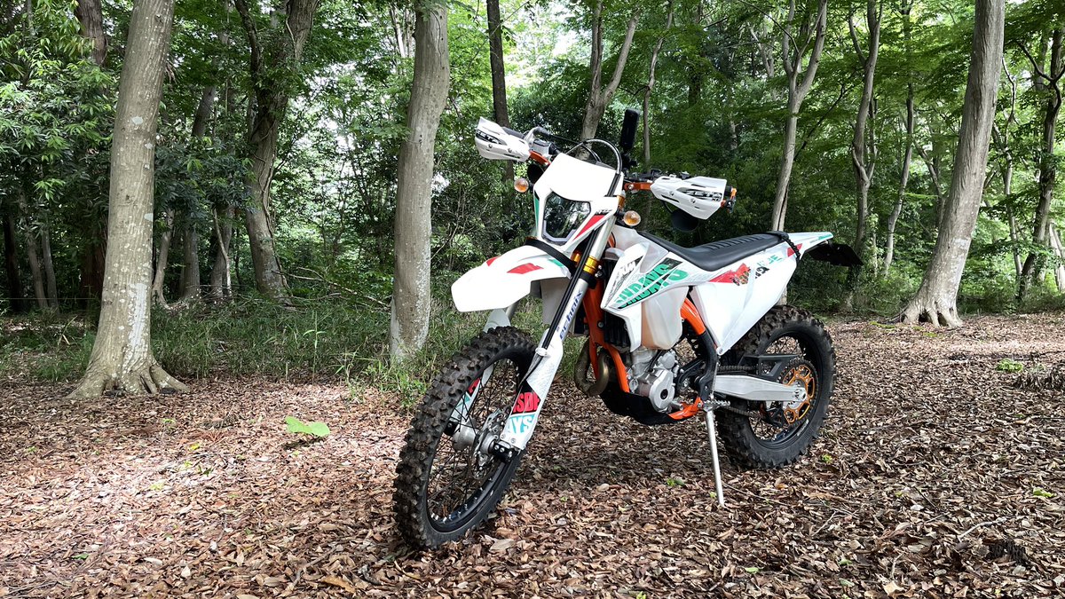 akp_channel's tweet photo. 近所の森にて
やっぱりオフが似合うな…
#ktm #excf https://t.co/xPhaMf8h9y