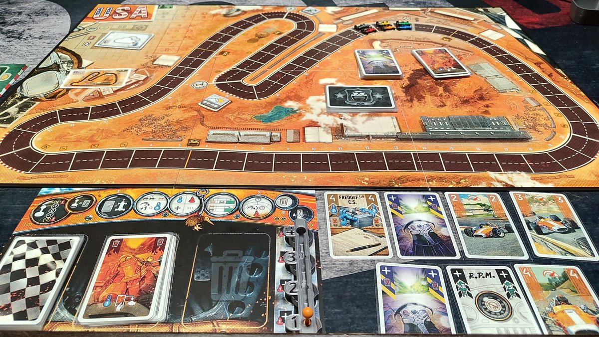 Muy entretenido me tiene el campeonato en solitario a Heat de <a href="/Asmodee_es/">Asmodee España</a> Sé que quedaré el último contra las leyendas, pero bueno.