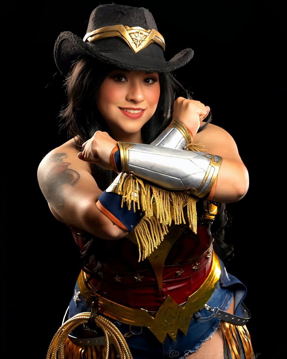 Had a Wonderful time at @fanexpodallas thank you everyone for all the amazing compliments! I took so many photos with a lot of amazing cosplayers will be making a reel soon! 

Head home to our fluffy corgi butts that I'm sure miss us. Till next time! 🥰

📸 by