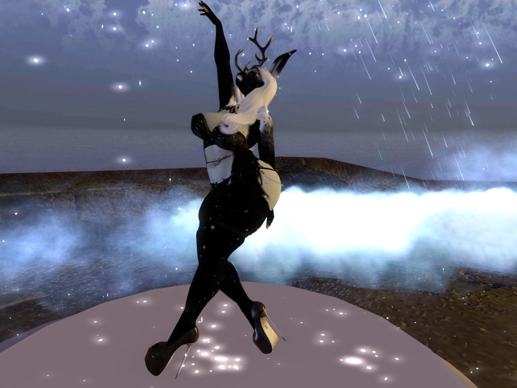 On stage tonight~ come see my offerings <a href="/DivineDesiresSL/">Divine Desires</a> 

maps.secondlife.com/secondlife/Amn…

#Secondlife