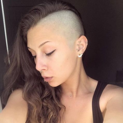 #坊主 #バリカン #剃刀 #カミソリ #剃髪 #スキンヘッド
理想的なハーフスキン