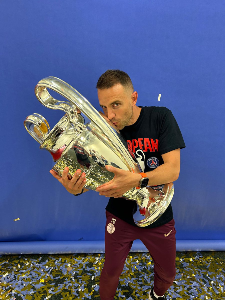 Pedro Gómez (@pf_gomez) on Twitter photo la coupe est là !!..
CHAMPIONS D’EUROPE!!
Paris est magique!!! ♥️💙<a href="/PSG_inside/">Paris Saint-Germain</a> la coupe est là !!..
CHAMPIONS D’EUROPE!!
Paris est magique!!! ♥️💙<a href="/PSG_inside/">Paris Saint-Germain</a>