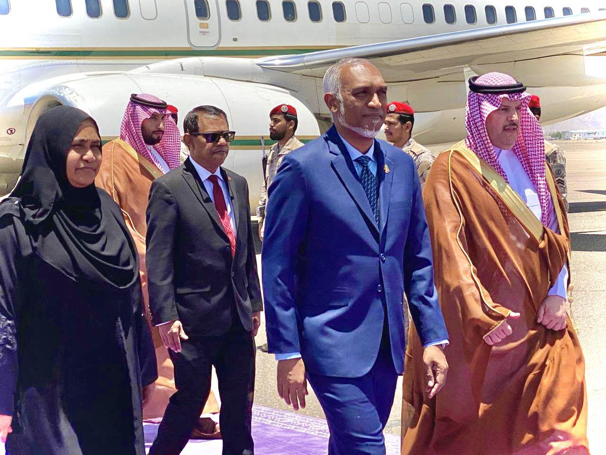 ދިވެހީންގެ ރައީސް ރައީސް ޑޮކްޓަރ މުއިއްޒު ހައްޖުގެ މަތިވެރި އަޅުކަން އަދާކުރުމައް މައްކާއައް ވަޑައިގަތުމުގެ ތެރެއިން
