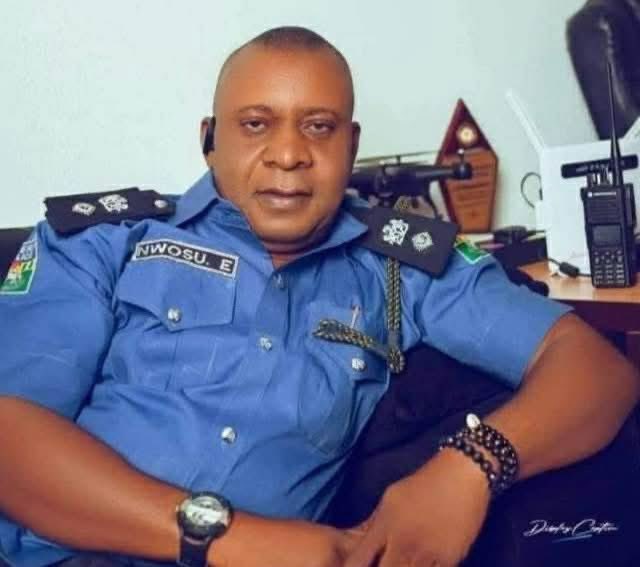MyTotalGossips's tweet photo. CSP Ekene Nwosu, the policeman many Nigerians and human rights lawyer haven't stopped mocking in death for his alleged atrocities as OC Antirobbery in Akwa Ibom ..he was also alleged to have celebrated the death of Police Commissioner who ensured he was transferred to Ekiti. https://t.co/nVlia6pq84