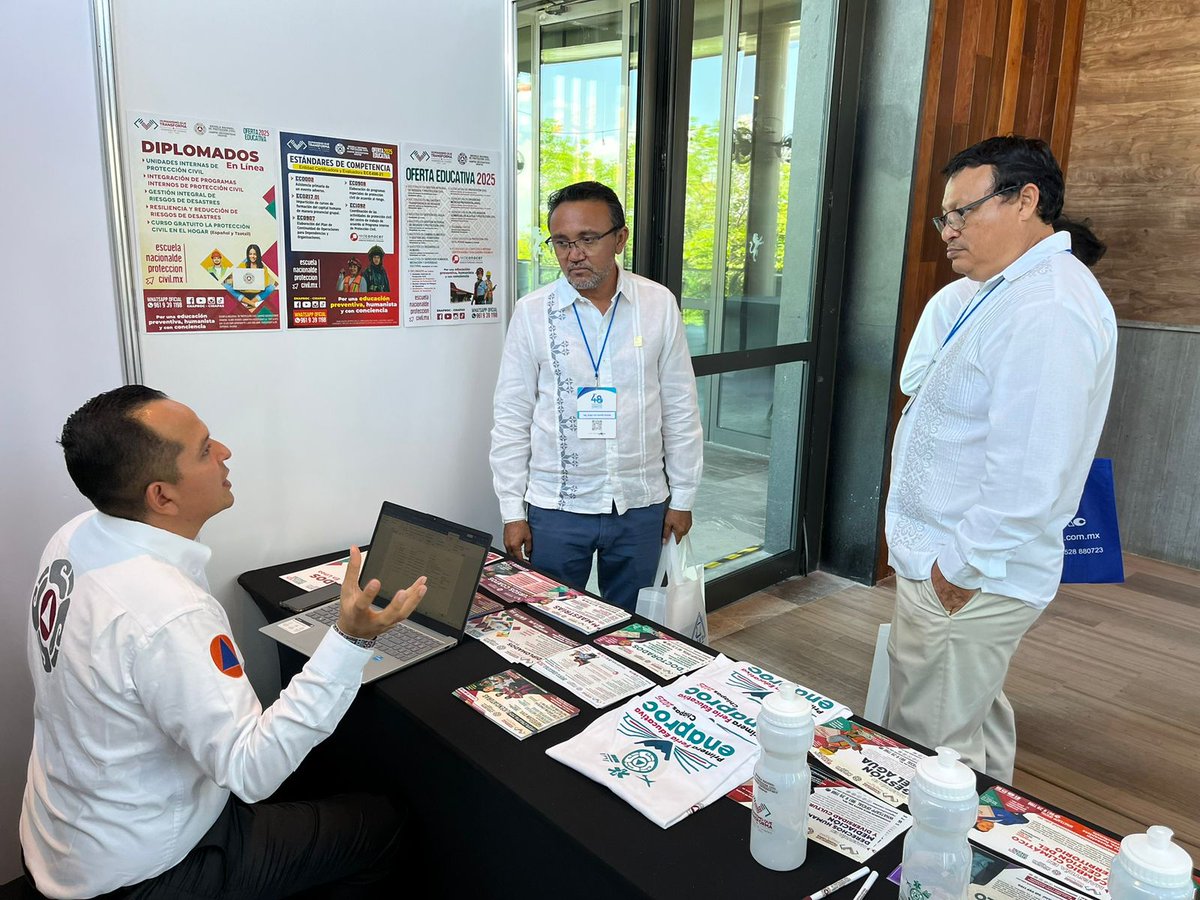 Enaproc's tweet photo. Presente #Enaproc-#Chiapas en la 48 Reunión Anual de la Federación Mexicana de Colegios de Ingenieros Civiles (@FEMCIC1) y el X Congreso de Ingeniería Civil celebrada en Cancún.

Personal docente y administrativo de la Escuela Nacional de #ProtecciónCivil Campus Universitario #Chiapas y de la Secretaría de Protección Civil Chiapas (@pcivilchiapas), participaron en un Ciclo de Conferencias, asimismo se compartió con los participantes la Oferta Académica 2025 de nuestra escuela.