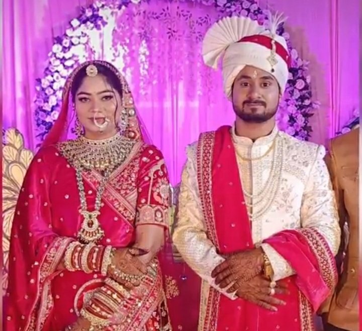 zzyadav8's tweet image. 11 मई को शादी हुई. 20 मई को मेघालय गए हनीमून मनाने और 23 मई को चिरापुंजी से पति पत्नी दोनों लापता हो गए.

पुलिस और स्थानीय लोगों ने ढूंढने में कोई सहायता नही की. परिजनों ने यूटूबर्स को वीडियो और फ़ोटो देकर खबर चलाई.
#Trending #Mainpuri #MainpuriCase #mainpurinews #mainpuriviral