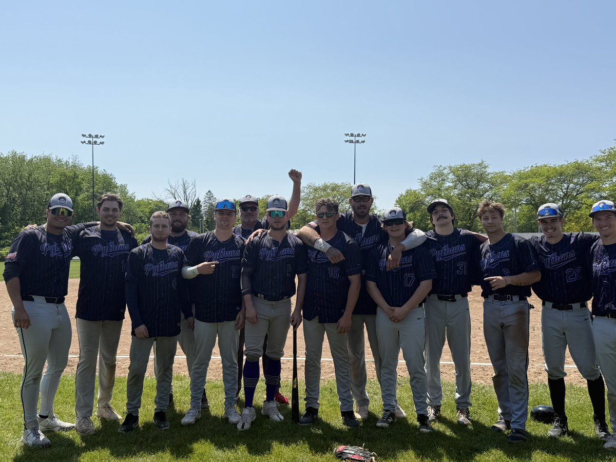 Pythonsbaseball's tweet image. Dropped the game 9-5 to @Rivermen2019 but still got a sick team picture.