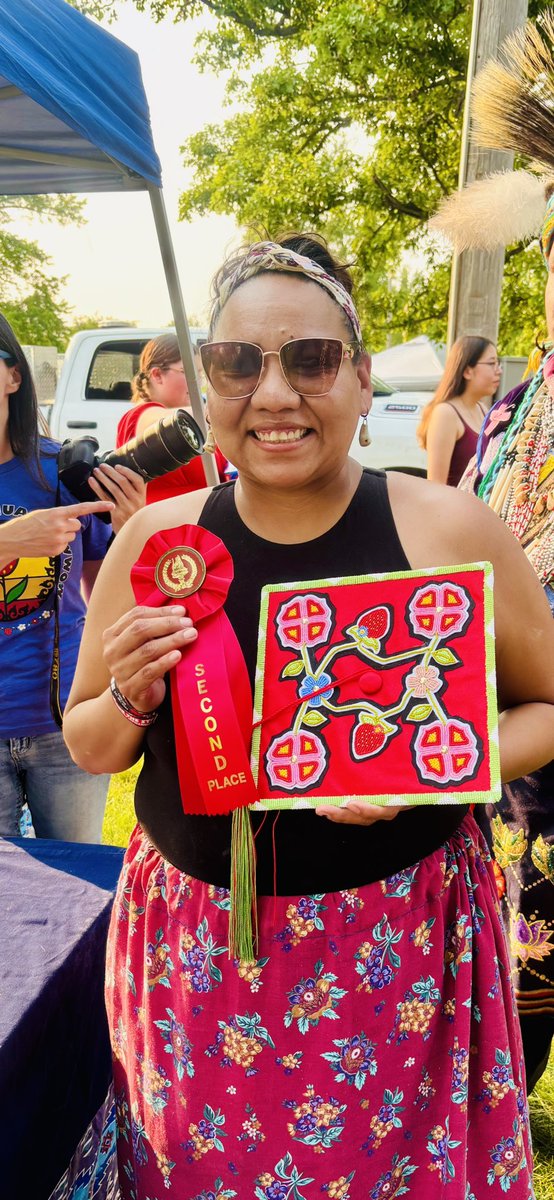 Yay! I achieved 2nd place for the beaded graduation caps contest. Not bad for my first time! 😎