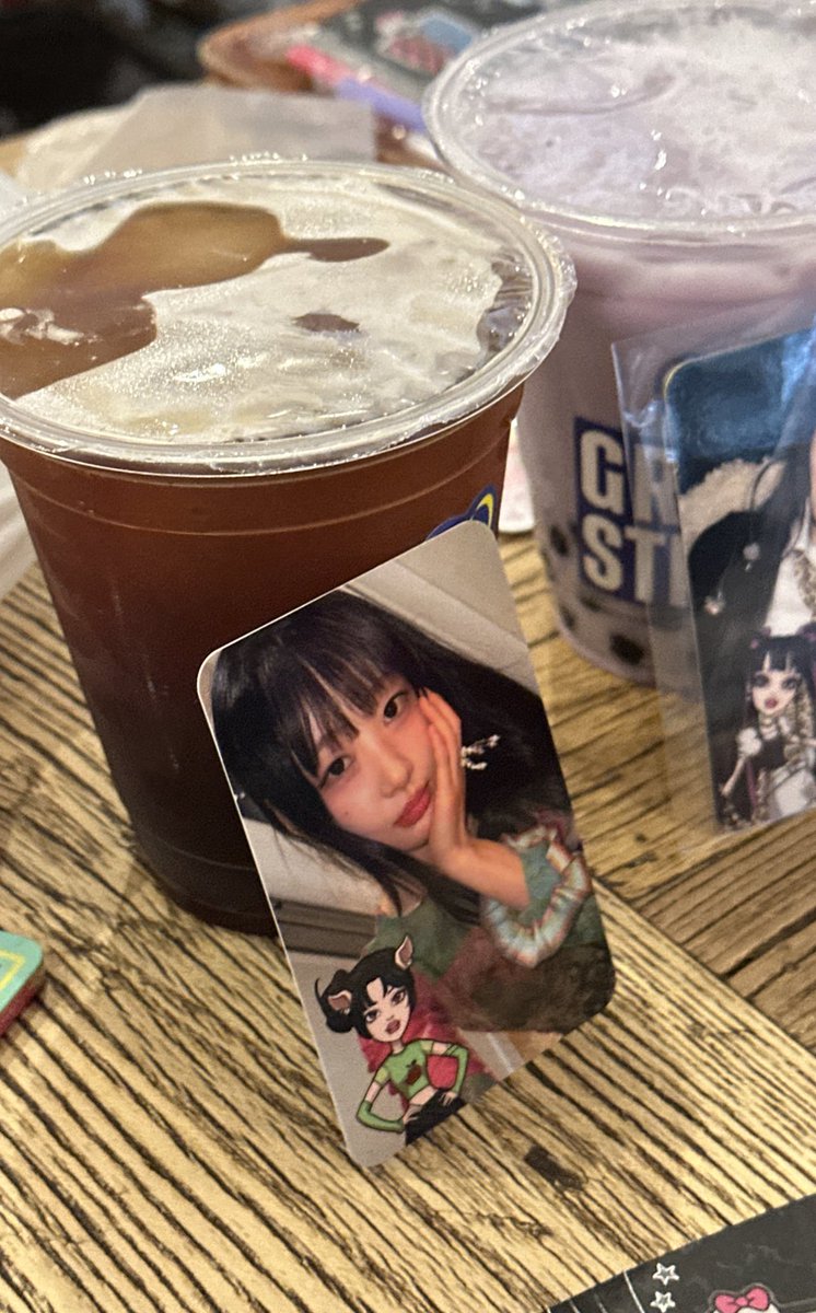 yvesnights's tweet photo. literally made a prayer for the yves photocard during the lucky draw and i got it
#realengdu https://t.co/menv2Ev6nl
