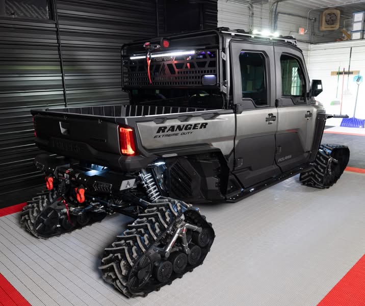 ThumperFab's tweet photo. Duratracks showcasing this THUMPED-out Polaris Ranger 1500..but check out the TRACKS💪🏼

#POLARIS #OFFROAD #BUMPER #HEADACHERACK #THANKSFORTHUMPIN https://t.co/NhCj6PjLGU