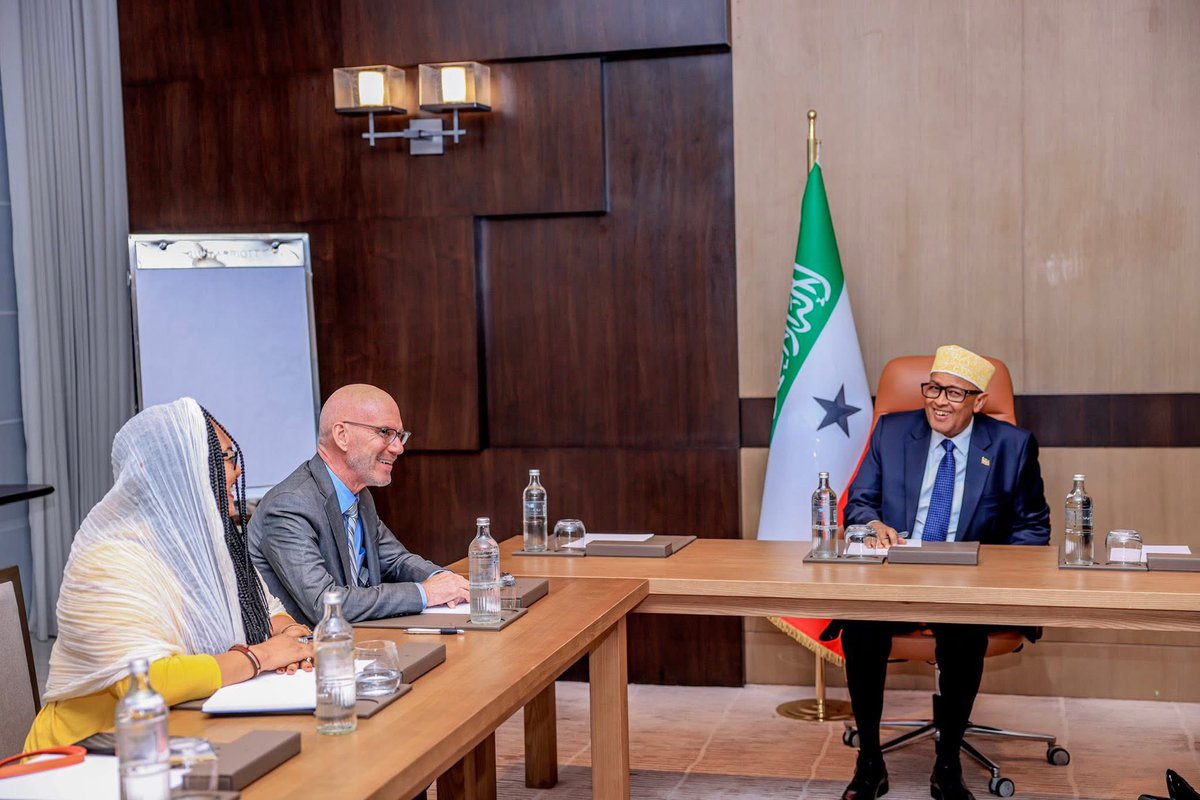 Somaliland President continues his productive work tour in Kenya, meeting diplomatic officials in Nairobi after opening the Somaliland Liaison Office and holding talks with President Ruto. Strengthening Somaliland-Kenya ties!  #Somaliland #Kenya #Diplomacy