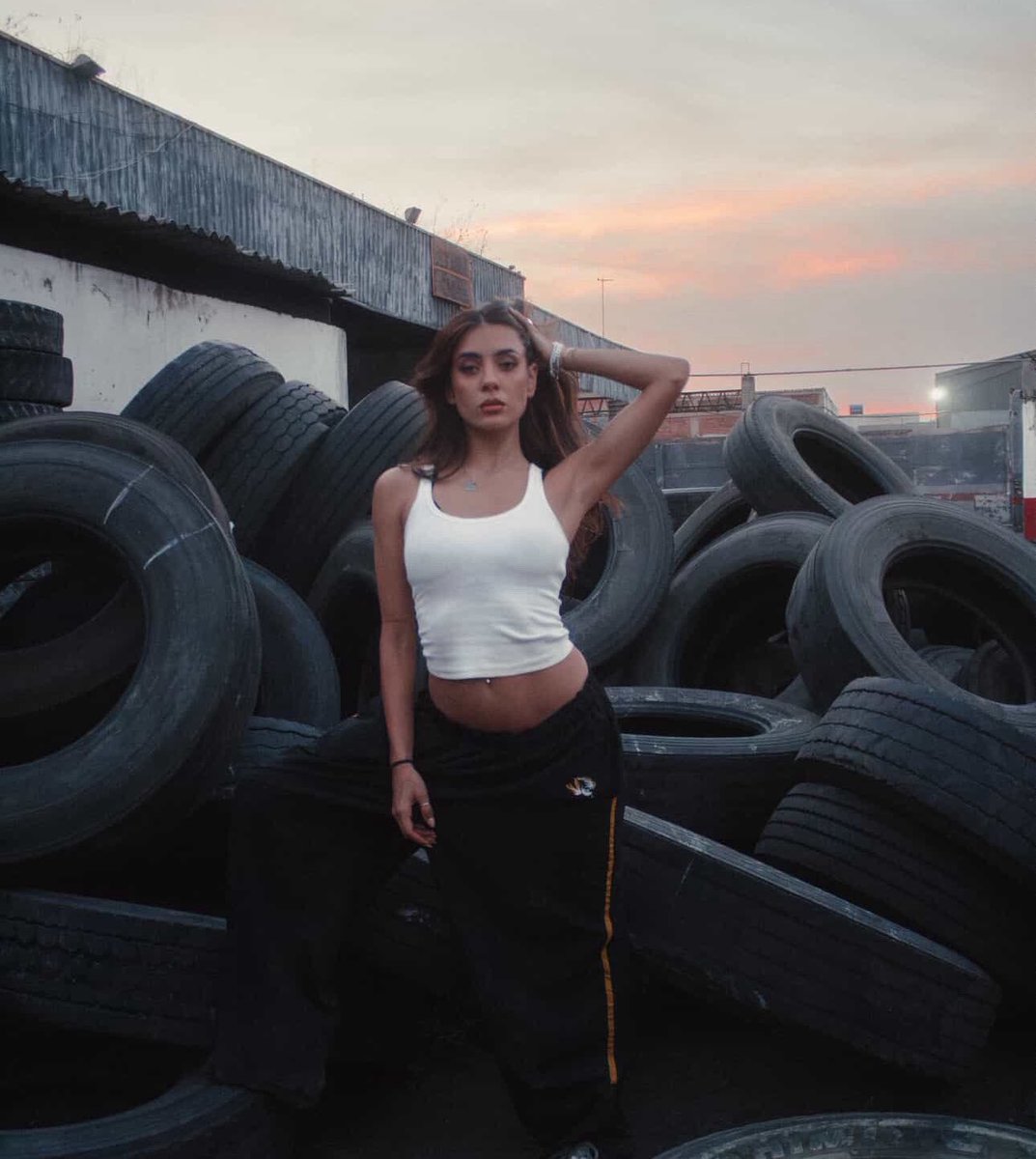eu conheci ela assim e agr to vendo ela nessa era aqui! MDS SABINA HIDALGO É UMA DADIVA SER SUA FÃ

TU FINAL OUT NOW