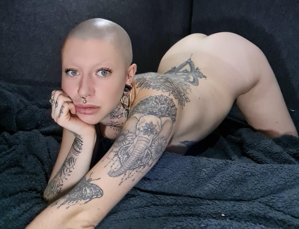 #坊主 #バリカン #剃刀 #カミソリ #剃髪 #スキンヘッド
限界突破