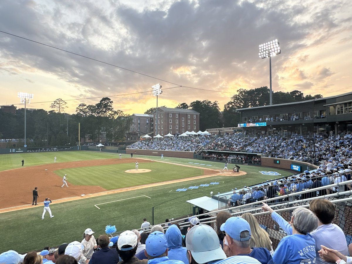This weather with a 6-0 lead in the first, vibes are good at The Bosh. ⚾️