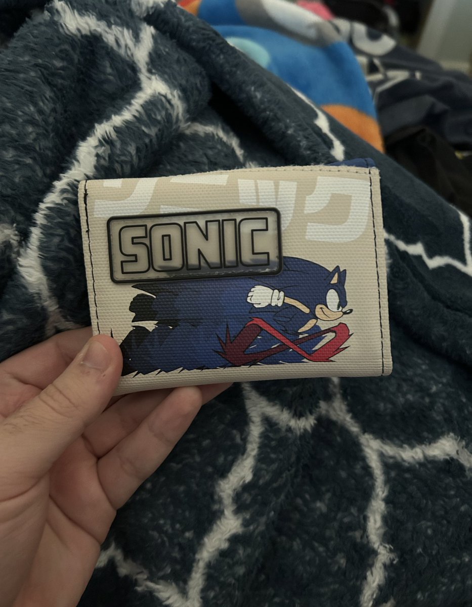 mariocircuit_'s tweet photo. btw forgot to show yall but look at my new wallet >:3 #virginforlife https://t.co/2ejT4GnQXv