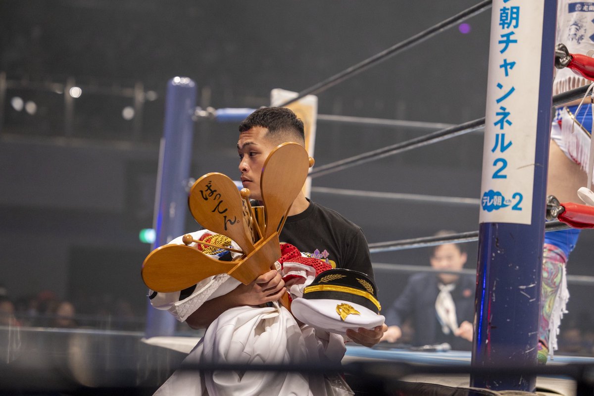 hrmk6105's tweet photo. 20250504 福岡国際センター

バッテンしゃもじと永井くん

#njpw 
#njDONTAKU
#永井大貴 https://t.co/76cLVkdVrK