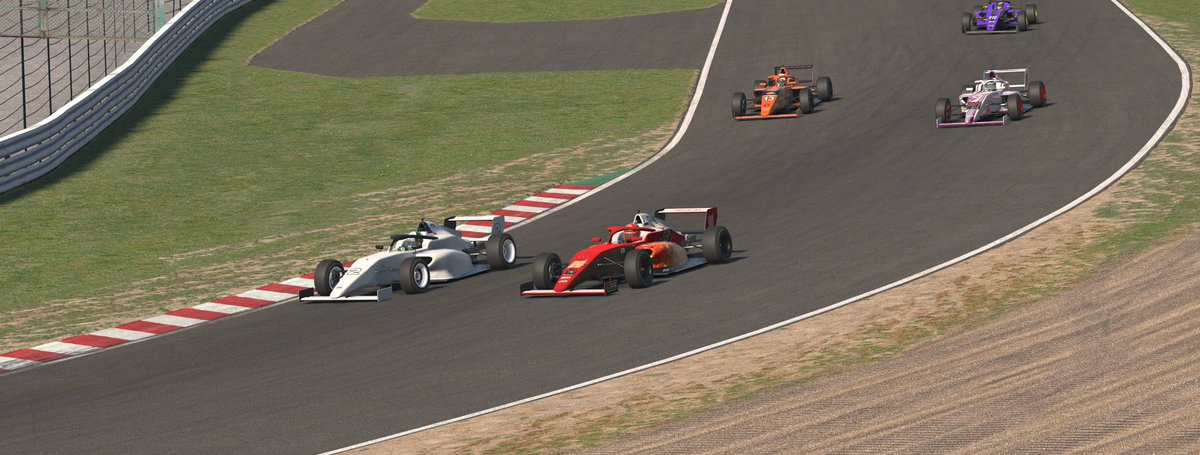 UchiiSimm's tweet photo. 全日本e-F4選手権 Rd.2鈴鹿
予選→P25
第一レース→P15
第二レース→P22
予備予選で46位だったので諦めかけていましたが、KMRさん@RacingsimK の助言により何とか形に。
Top10とポイント獲得が見えていた中でのスピン。良い意味でも悪い意味でも見せ場を作れたかなと思います。
#ef4japan #ef4 https://t.co/NZM91wkJF3