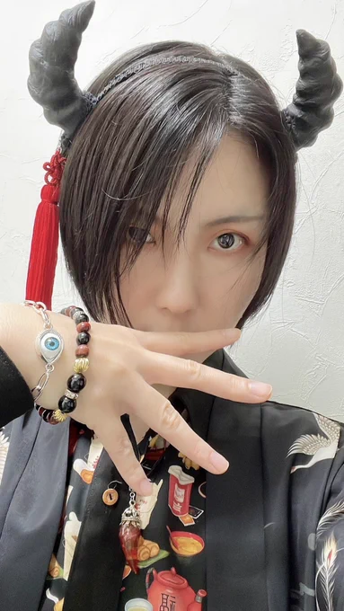 本日の装備〜。イベント中はツノかどうかわかりませんけどもそこそこ魔物です! こういう感じのやつがギャグ漫画とファンシーグッズ売ってます!あそびにきてくれよなッ!!
